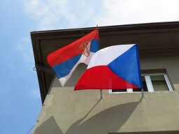 19. vlajky nad radnicí